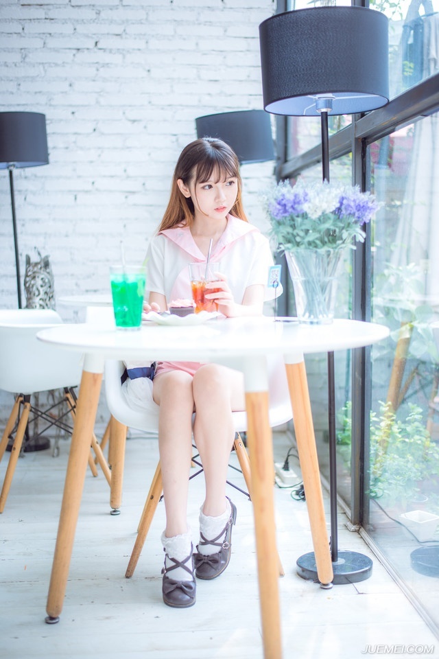 “呃~”